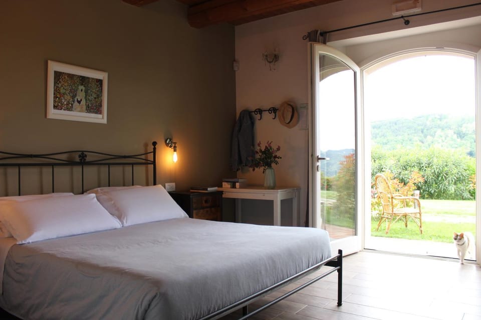Bed, Natural landscape, Garden, Photo of the whole room, Bedroom, Garden view, Mountain view