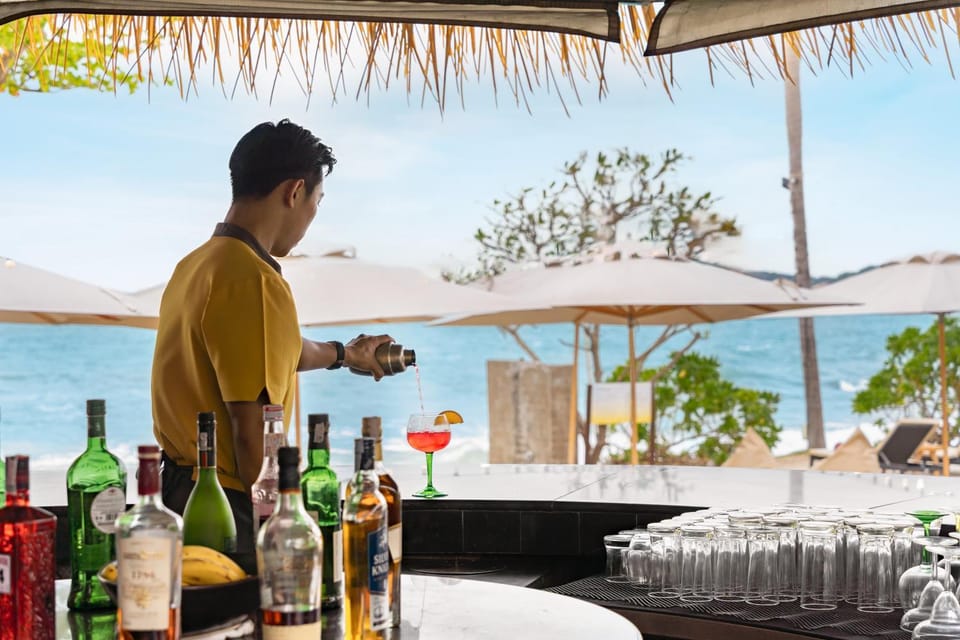 Lounge or bar, Pool view