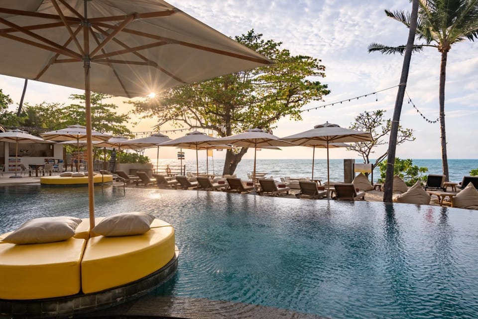 Pool view, Sea view, Swimming pool, sunbed