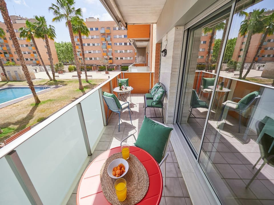 Day, Balcony/Terrace, Pool view, Swimming pool, locker
