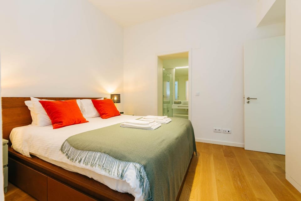 Bed, Bathroom, Photo of the whole room, Bedroom, Time of day, Family, heating, internet, towels, wardrobe