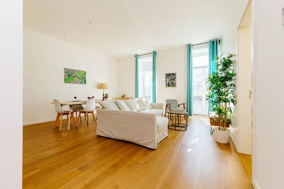 View (from property/room), Living room, Photo of the whole room, Decorative detail, Seating area, Dining area, Family, furniture, heating