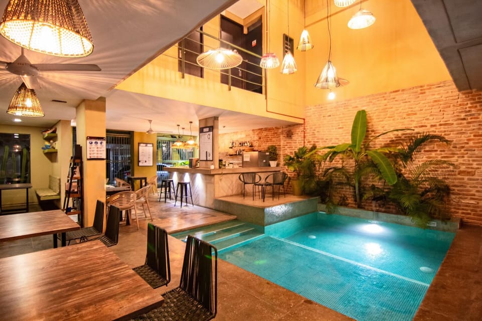 Property building, Restaurant/places to eat, Kitchen or kitchenette, Banquet/Function facilities, Swimming pool, Breakfast