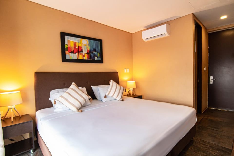 Bed, TV and multimedia, Photo of the whole room, air conditioner