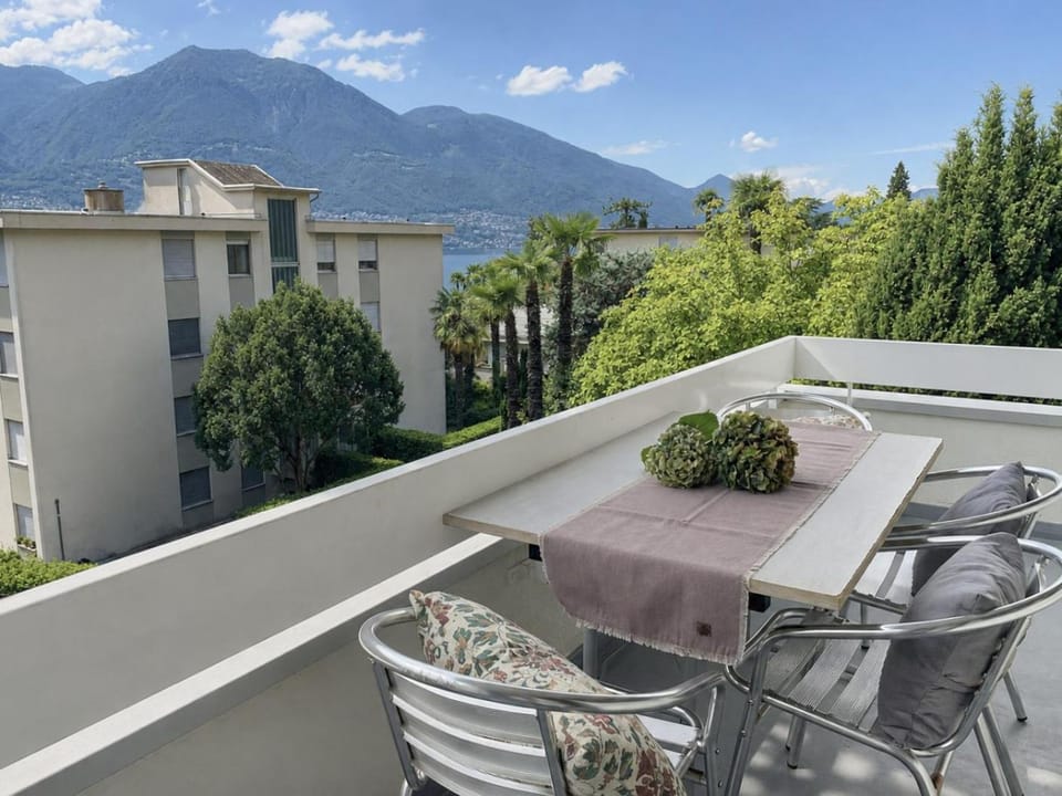 Belinda by Fewotessin Apartment in Locarno