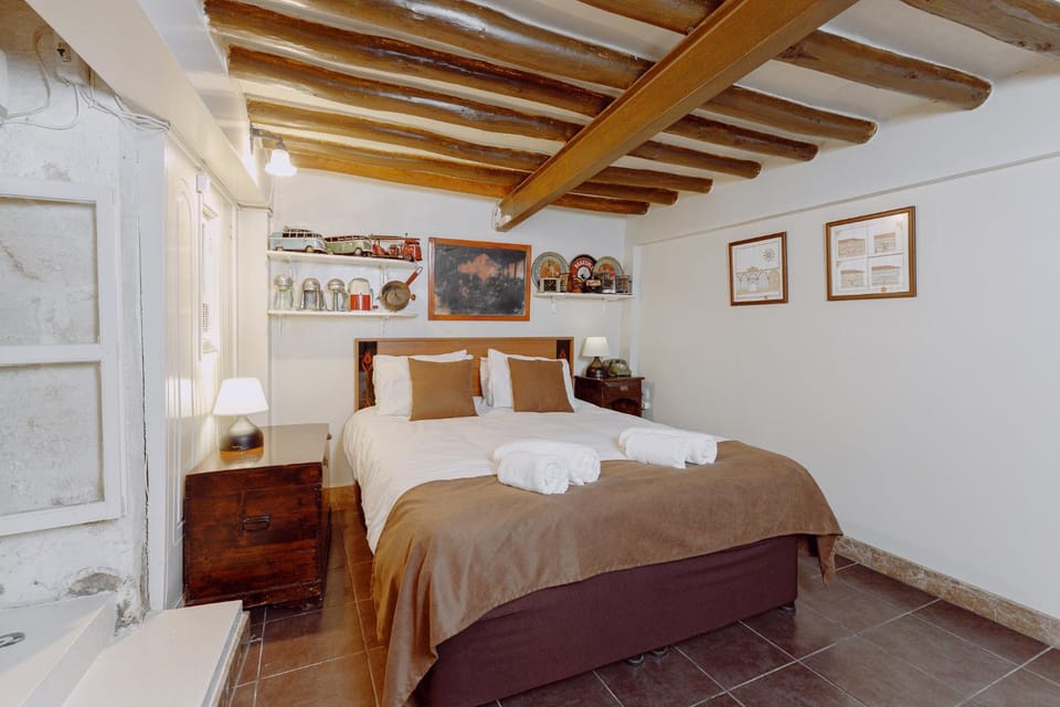 Bed, Photo of the whole room, towels