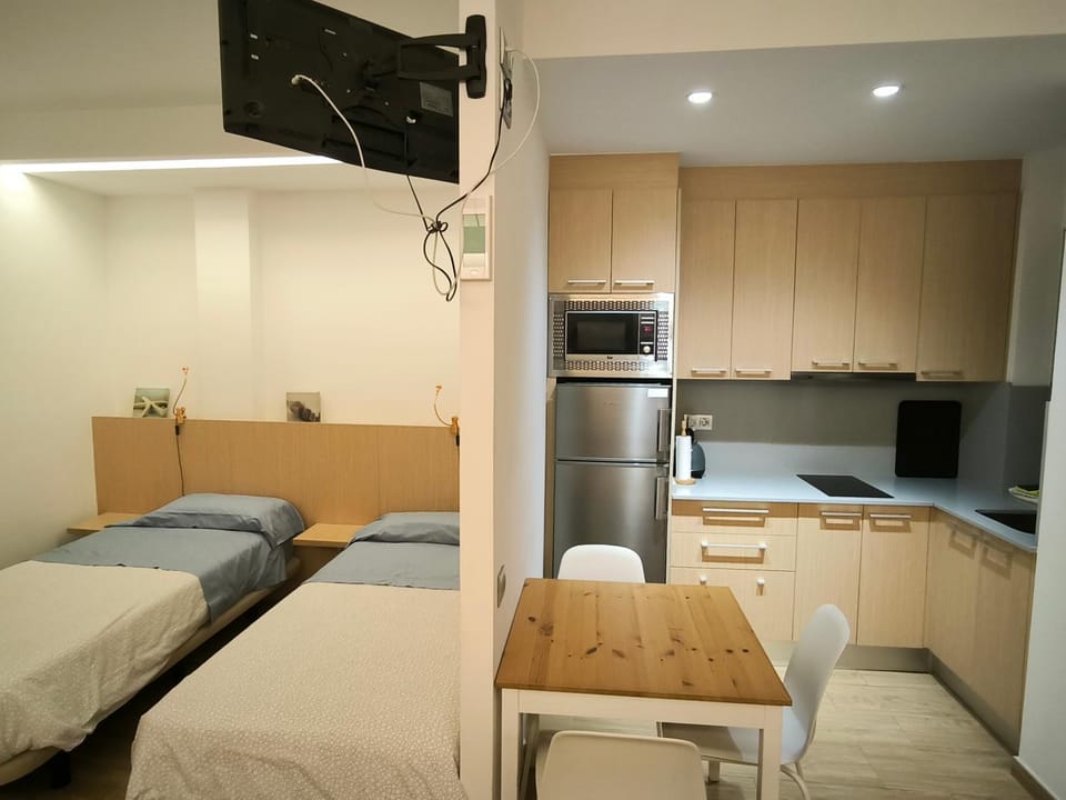Bed, Dining area