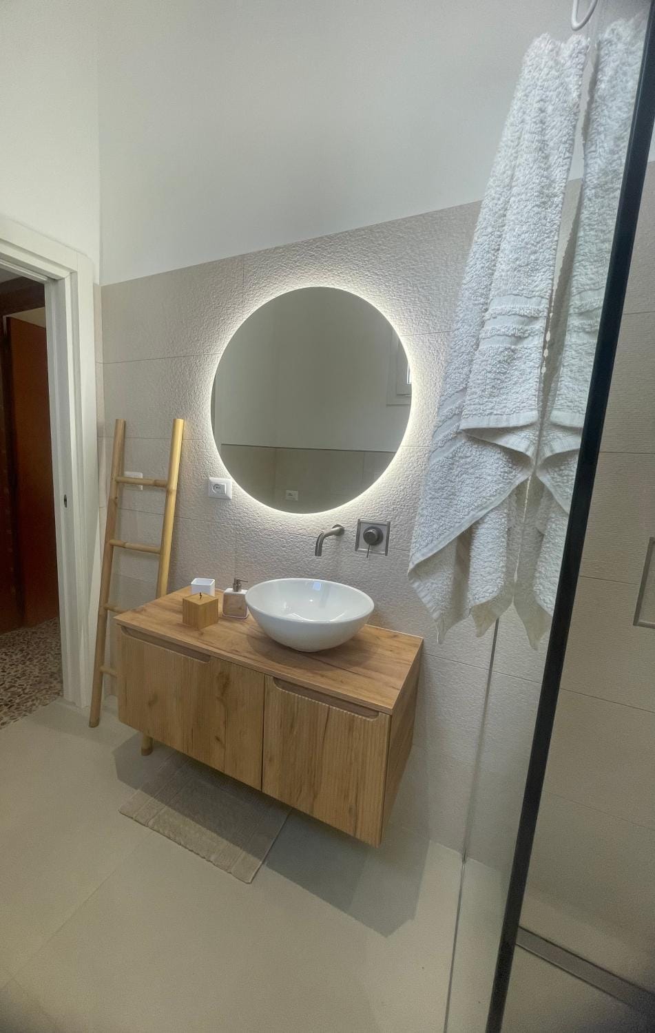 Shower, Bathroom, towels