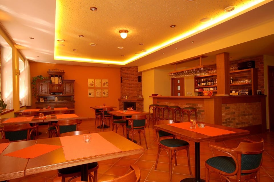 Library, Coffee/tea facilities, Lobby or reception, Continental breakfast, fireplace