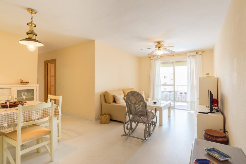 TV and multimedia, Living room, Photo of the whole room, Dining area