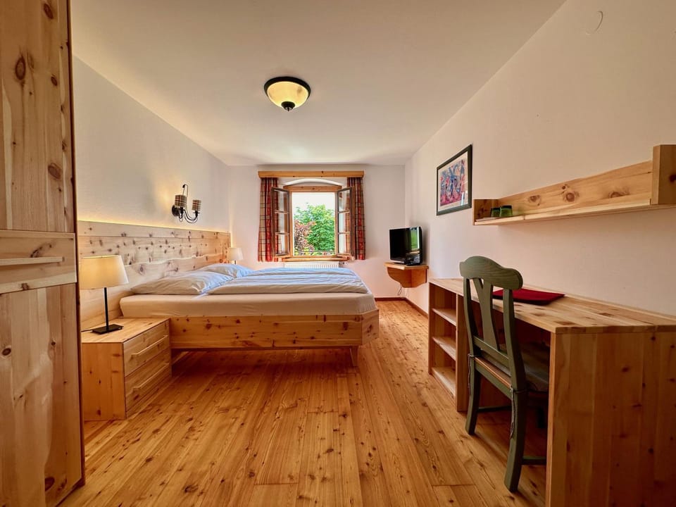 Property building, Bed, Bedroom
