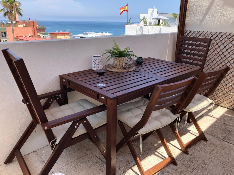 El Cortijuelo. Magnificent triplex terraced house with rooftop of 18m2, overlooking the sea. Parking House in Torremolinos