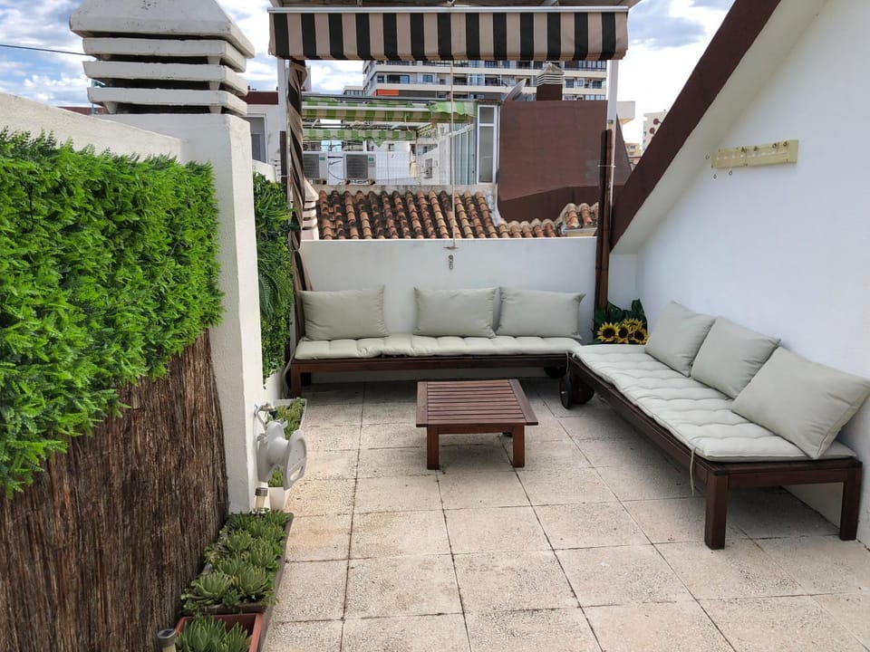 El Cortijuelo. Magnificent triplex terraced house with rooftop of 18m2, overlooking the sea. Parking House in Torremolinos