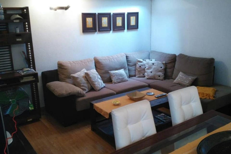 Communal lounge/ TV room, TV and multimedia, Living room, Dining area