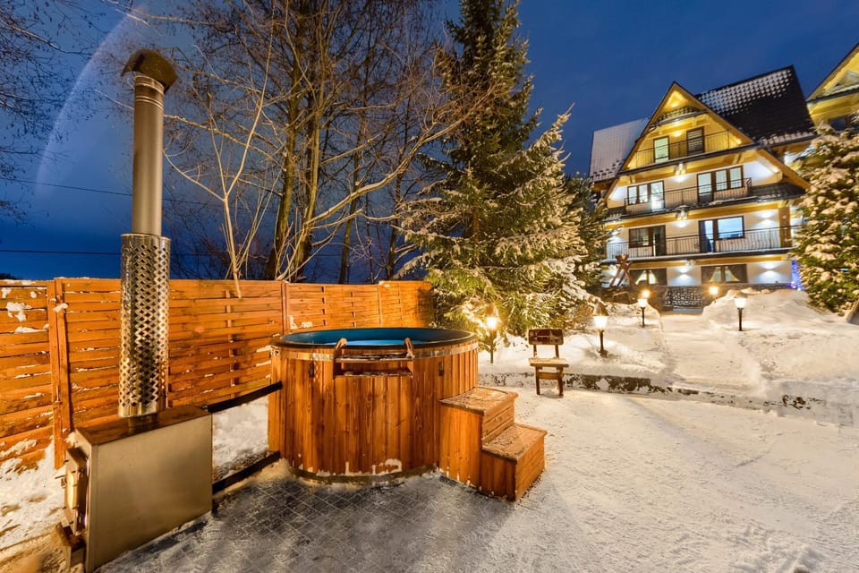 Property building, Night, Natural landscape, Winter, Hot Tub