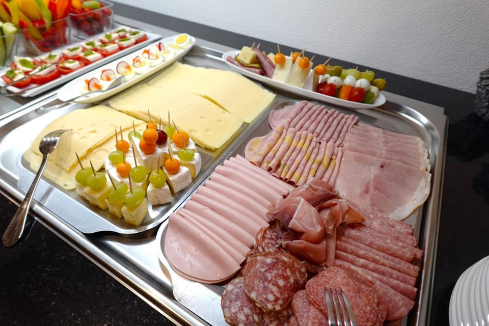 Breakfast, Buffet breakfast