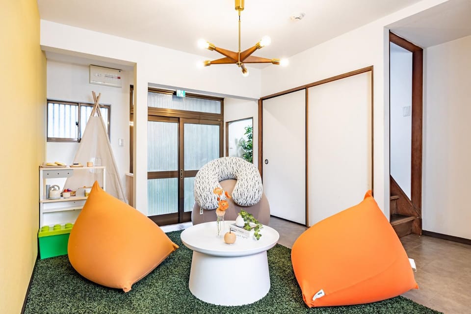 Living room, Seating area