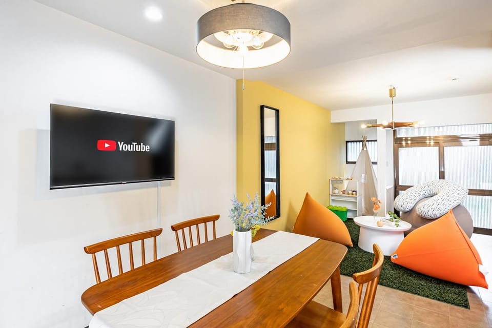 TV and multimedia, Living room, Dining area
