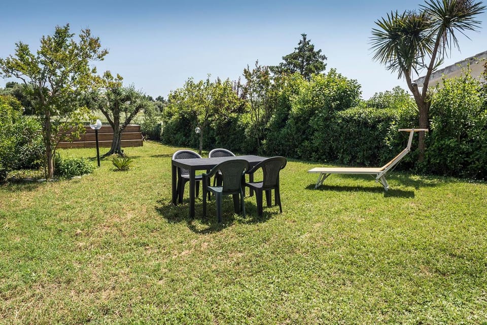 N084 - Numana, villa quadrilocale con meraviglioso giardino Apartment in Marche