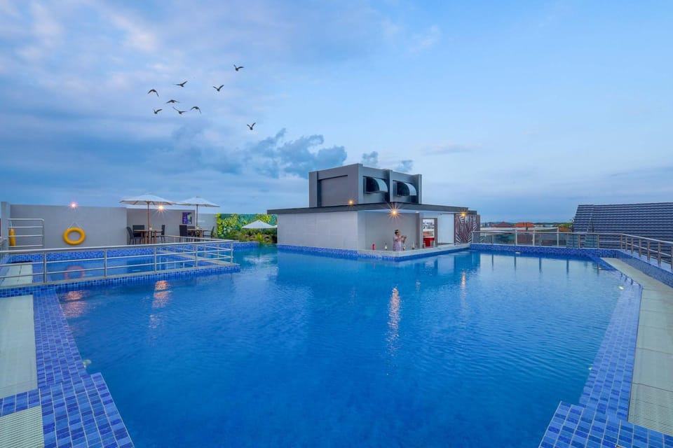 Pool view, Swimming pool, Swimming pool, sunbed