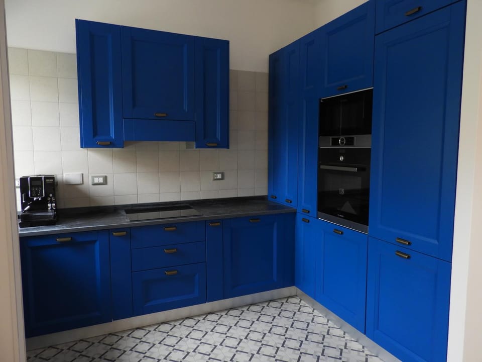 Kitchen or kitchenette, Communal kitchen