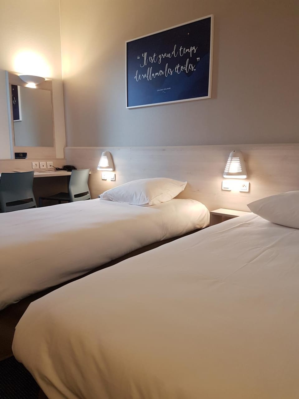 Bed, Photo of the whole room