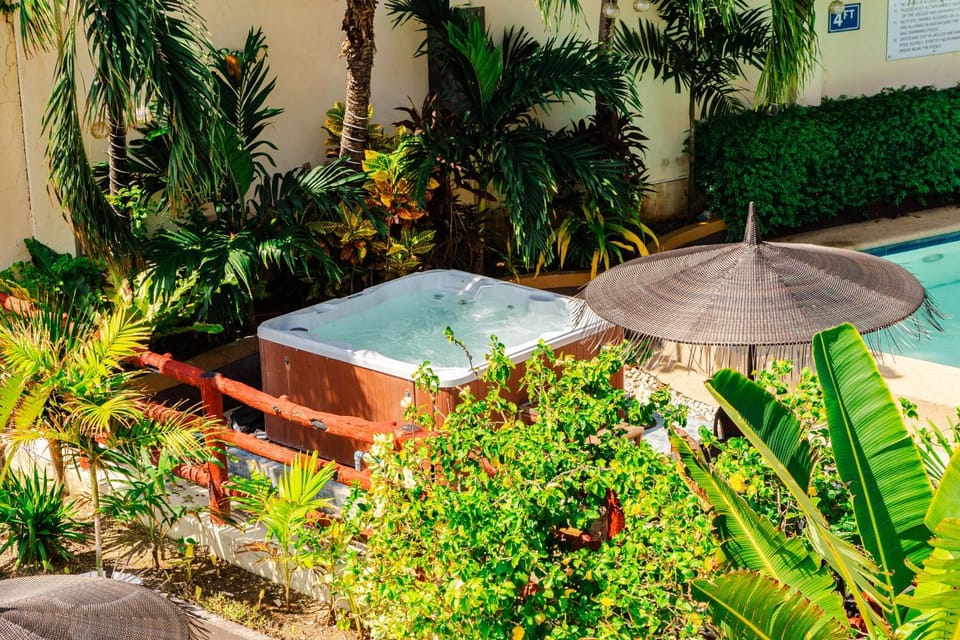 Hot Tub, Swimming pool