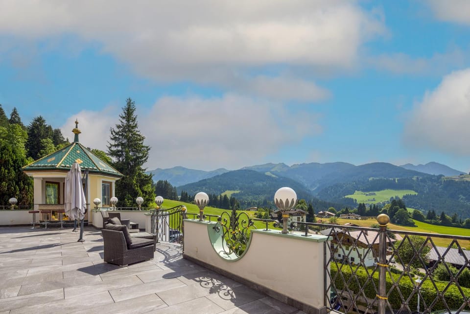 View (from property/room), Balcony/Terrace, Mountain view