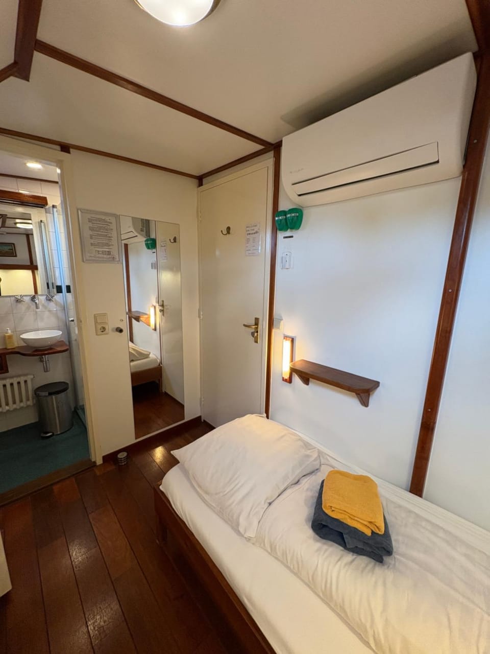 Hotelboot Zwaan Hotel in Amsterdam
