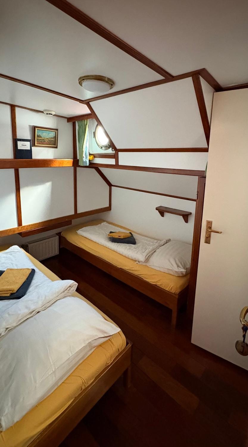 Hotelboot Zwaan Hotel in Amsterdam