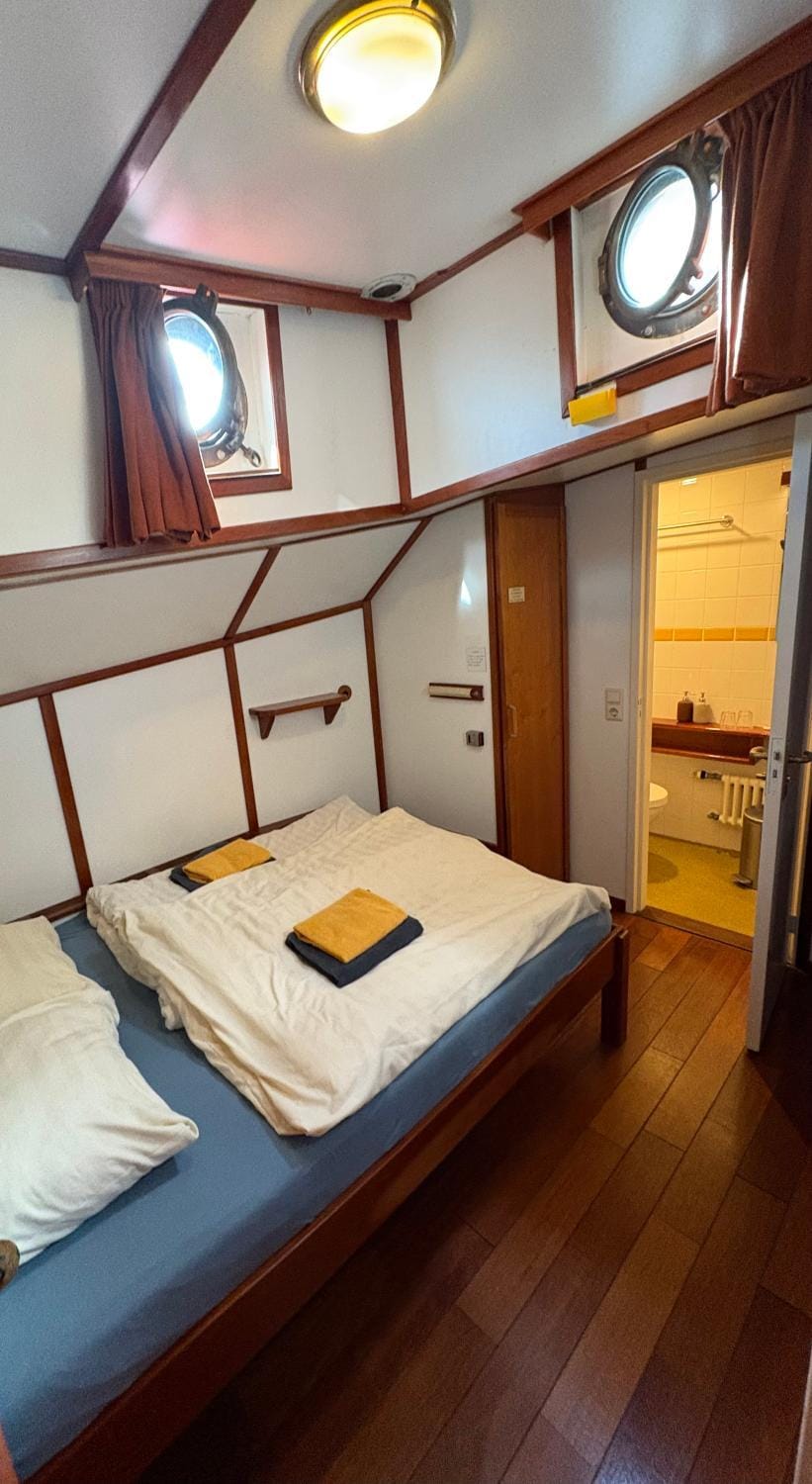 Hotelboot Zwaan Hotel in Amsterdam