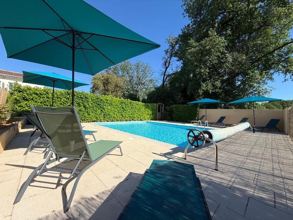 Garden view, Pool view, Swimming pool, sunbed