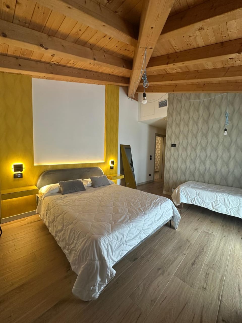 Bed, Photo of the whole room, Bedroom