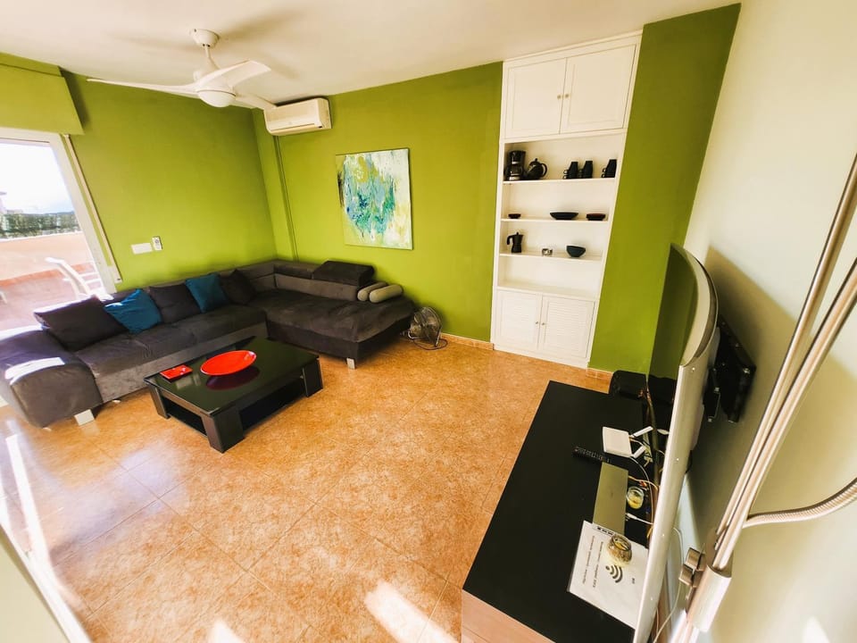 Communal lounge/ TV room, TV and multimedia, Living room, Seating area, Evening entertainment, air conditioner