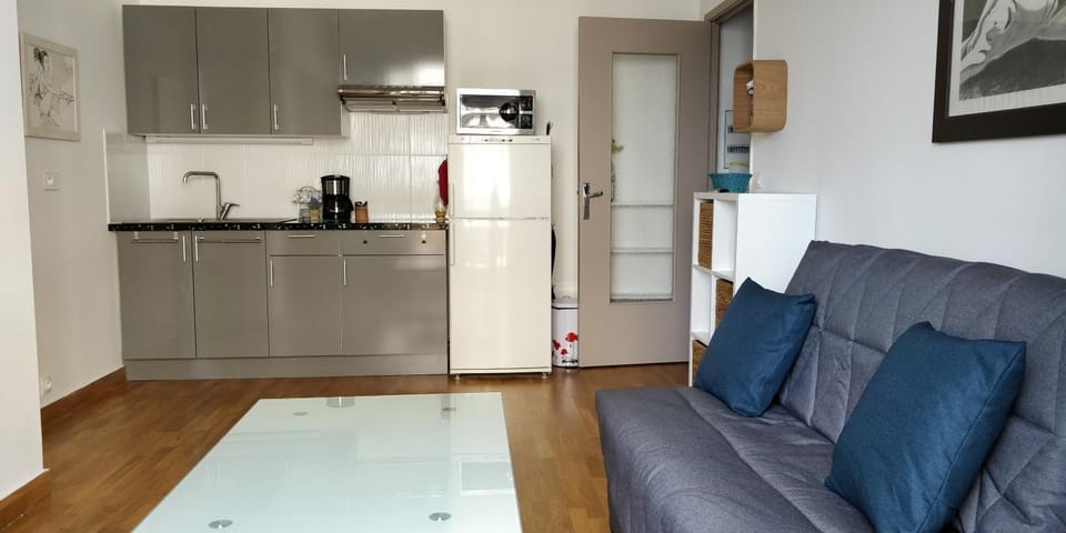 Kitchen or kitchenette, Living room, Seating area