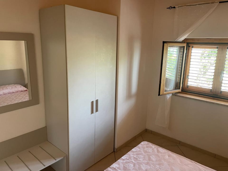 Bedroom, wardrobe