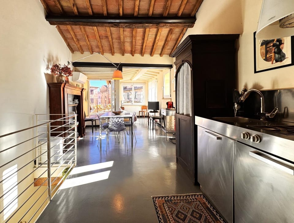 LA COSTARELLA - Central with Cozy Terrace Apartment in Siena