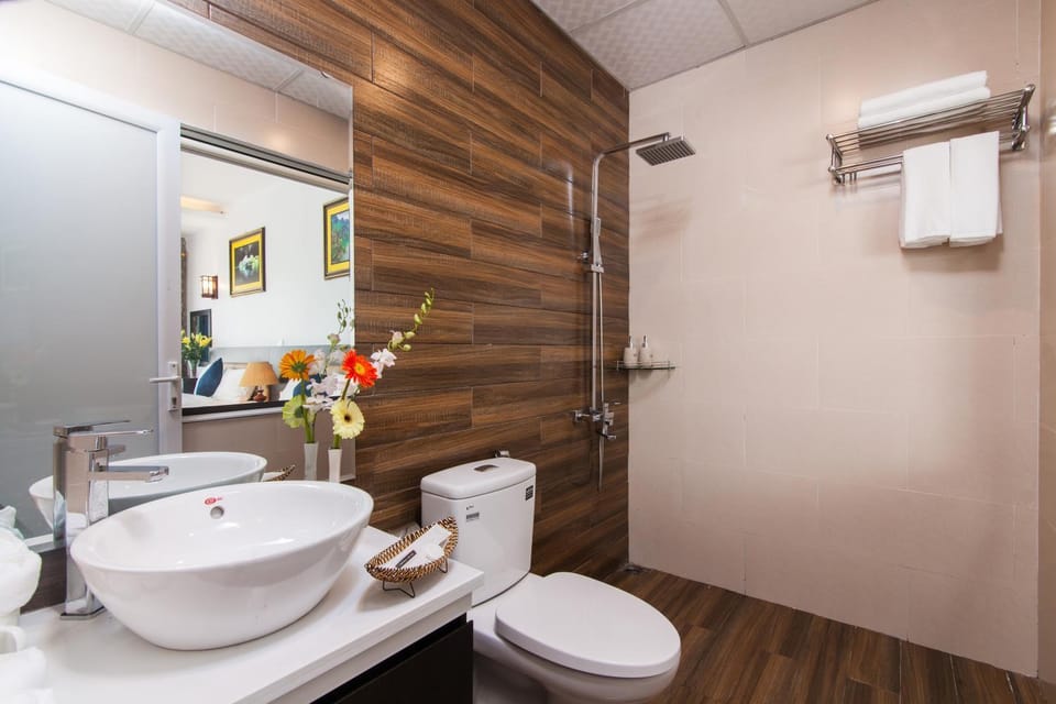 Shower, Bathroom, Decorative detail