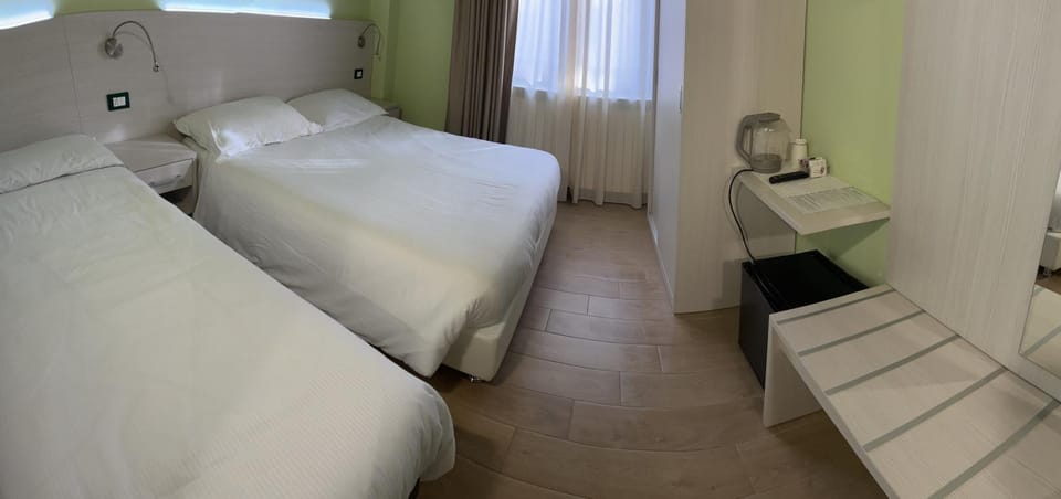 Bed, Photo of the whole room, wardrobe
