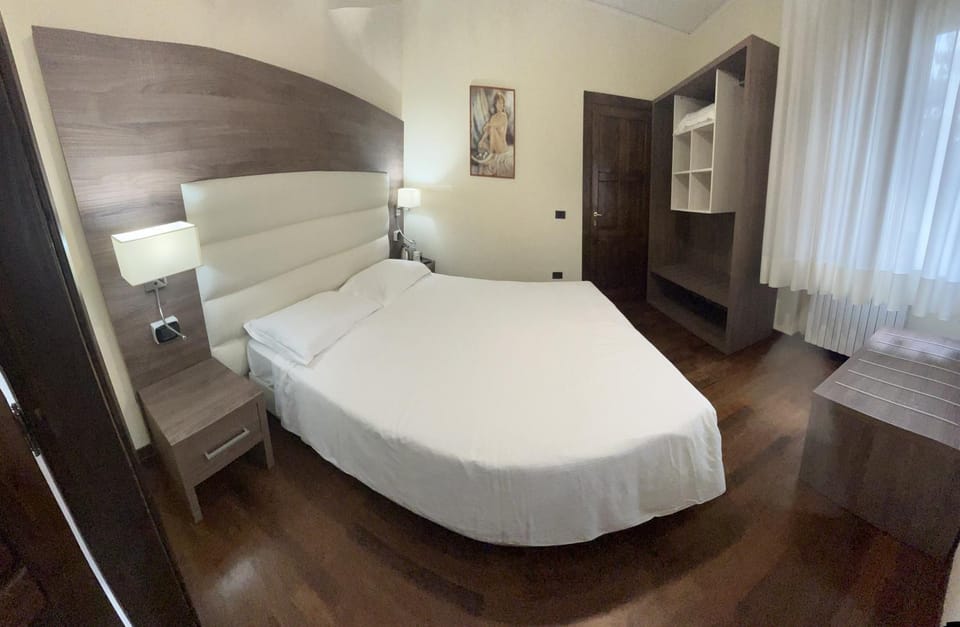 Bed, Photo of the whole room, Bedroom, wardrobe