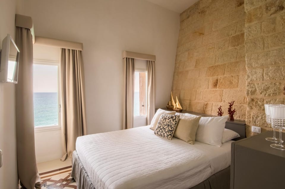 Photo of the whole room, Sea view, Sea view