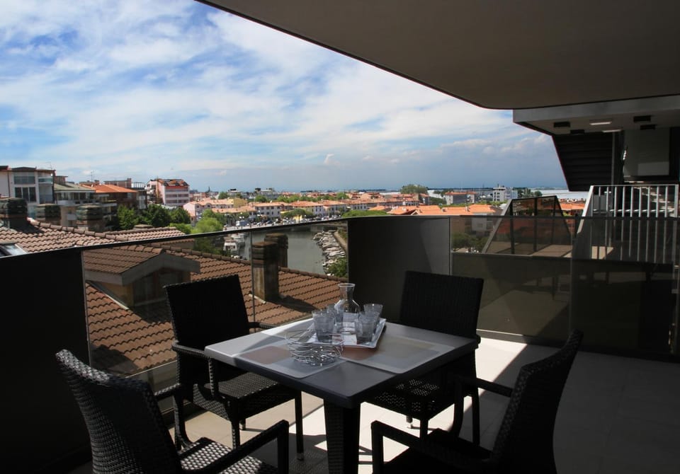 Day, Balcony/Terrace, City view