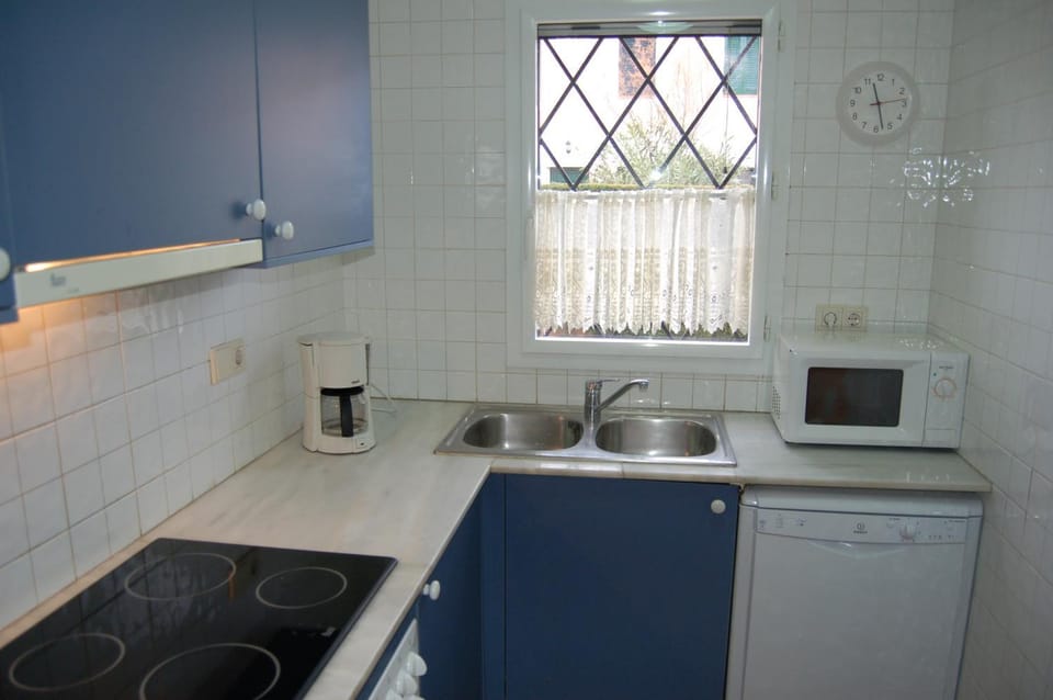 Kitchen or kitchenette, Kitchen or kitchenette