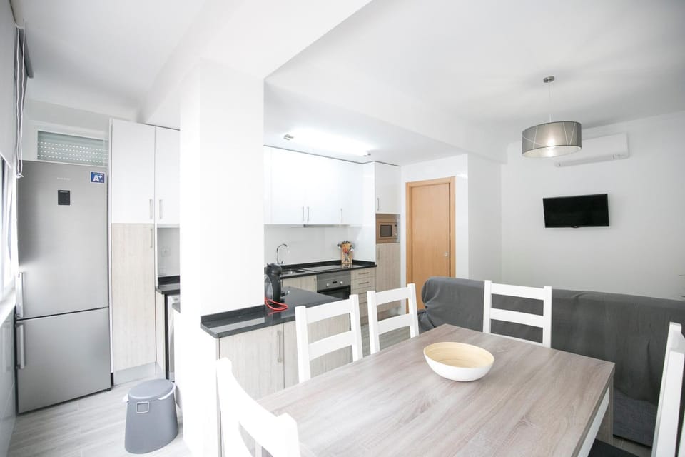 TV and multimedia, Living room, Seating area, Dining area