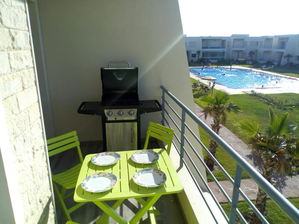 BBQ facilities, Balcony/Terrace, Pool view