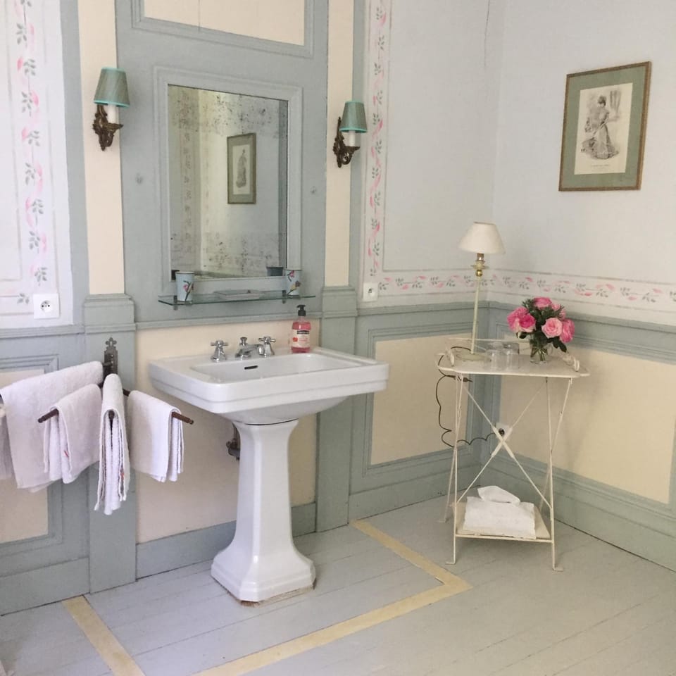 Bathroom, towels