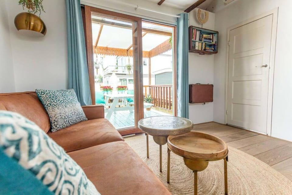 CASA KAREN - Houseboat studio with private terrace House in Amsterdam