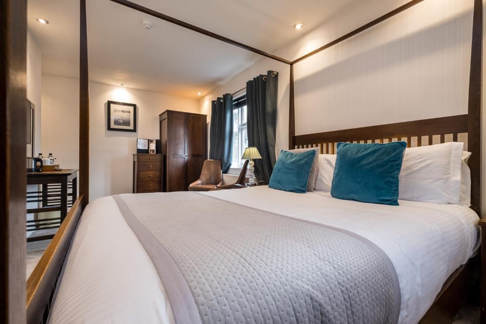 Bed, TV and multimedia, Bedroom, wardrobe