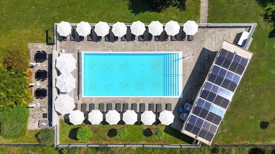 Pool view, Swimming pool