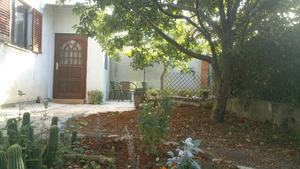 Property building, Patio, Facade/entrance, BBQ facilities, BBQ facilities, Garden, Garden, Balcony/Terrace, Balcony/Terrace, Garden view